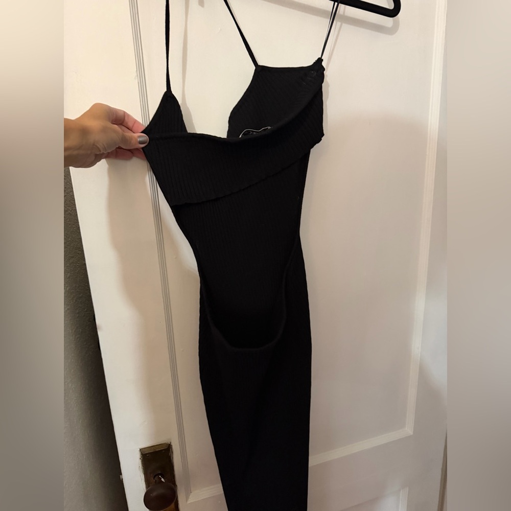 Chic Open back Black Dress - Picture 4 of 5